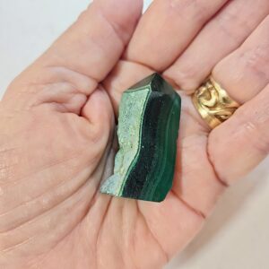 מגדל מלכית עם כריזוקולה — Malachite with Chrysocolla
