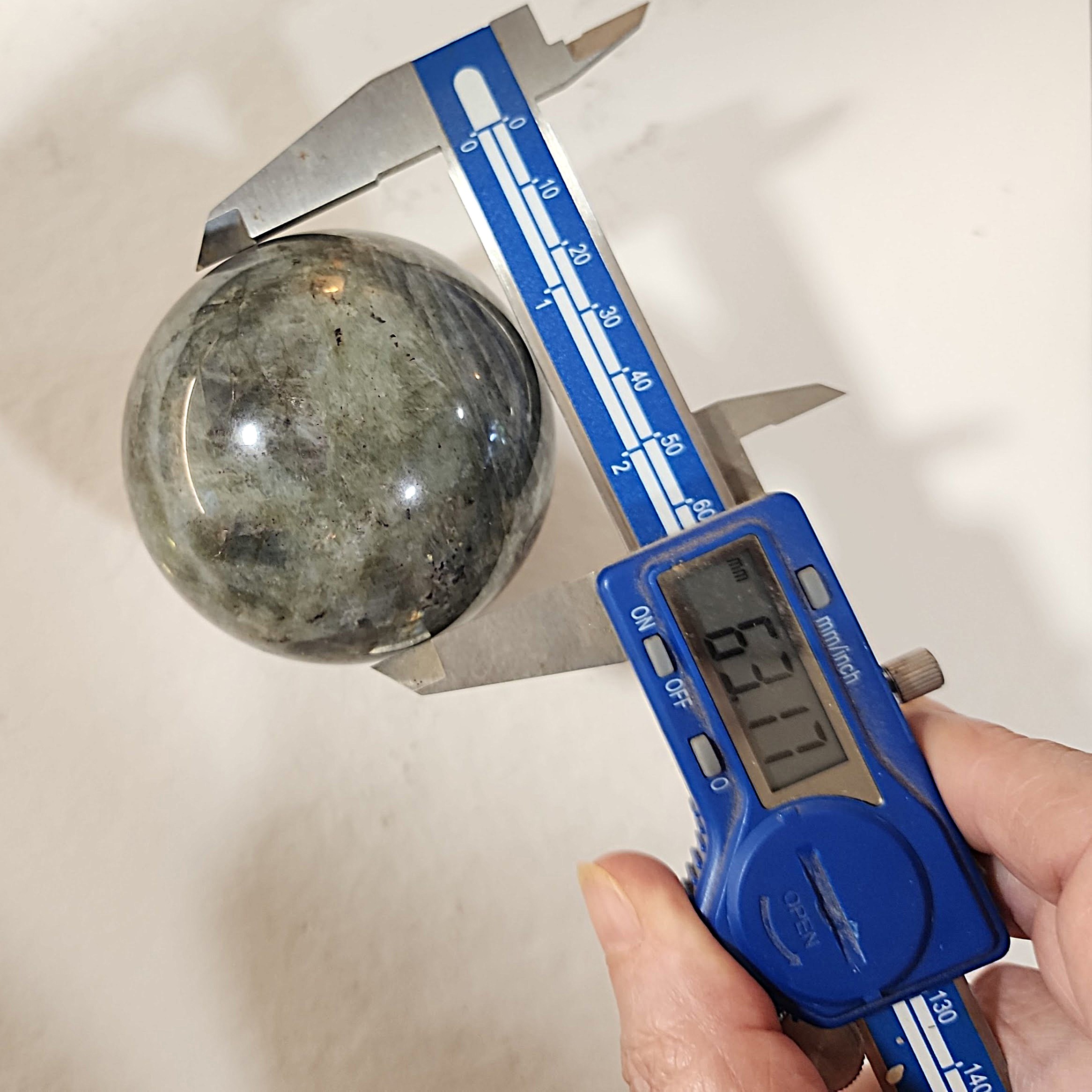 ספירת לברדורייט — פלאש סגול · Labradorite Sphere – תמונה 4