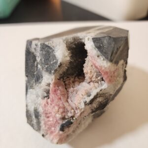 רודוכרוזיט גלם - אבן האהבה חסרת התנאים - Raw Rhodochrosite