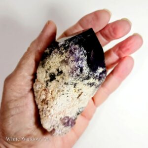 שן אמטיסט גולמי Raw Amethyst Tooth, מלוטש בקצה