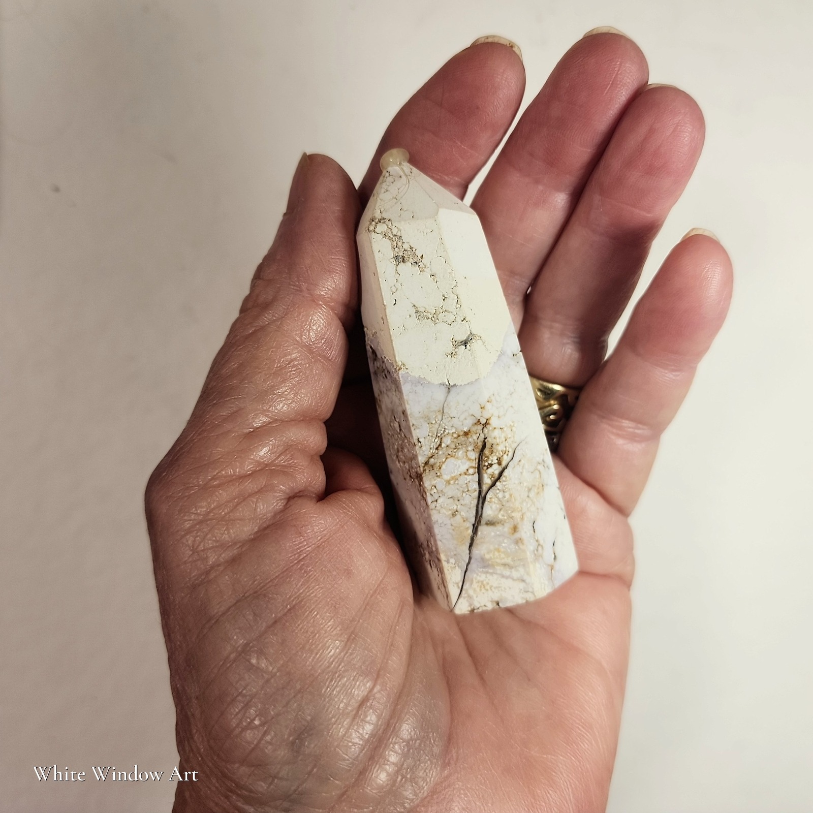 מגדל מגנזיט Magnesite מלוטש