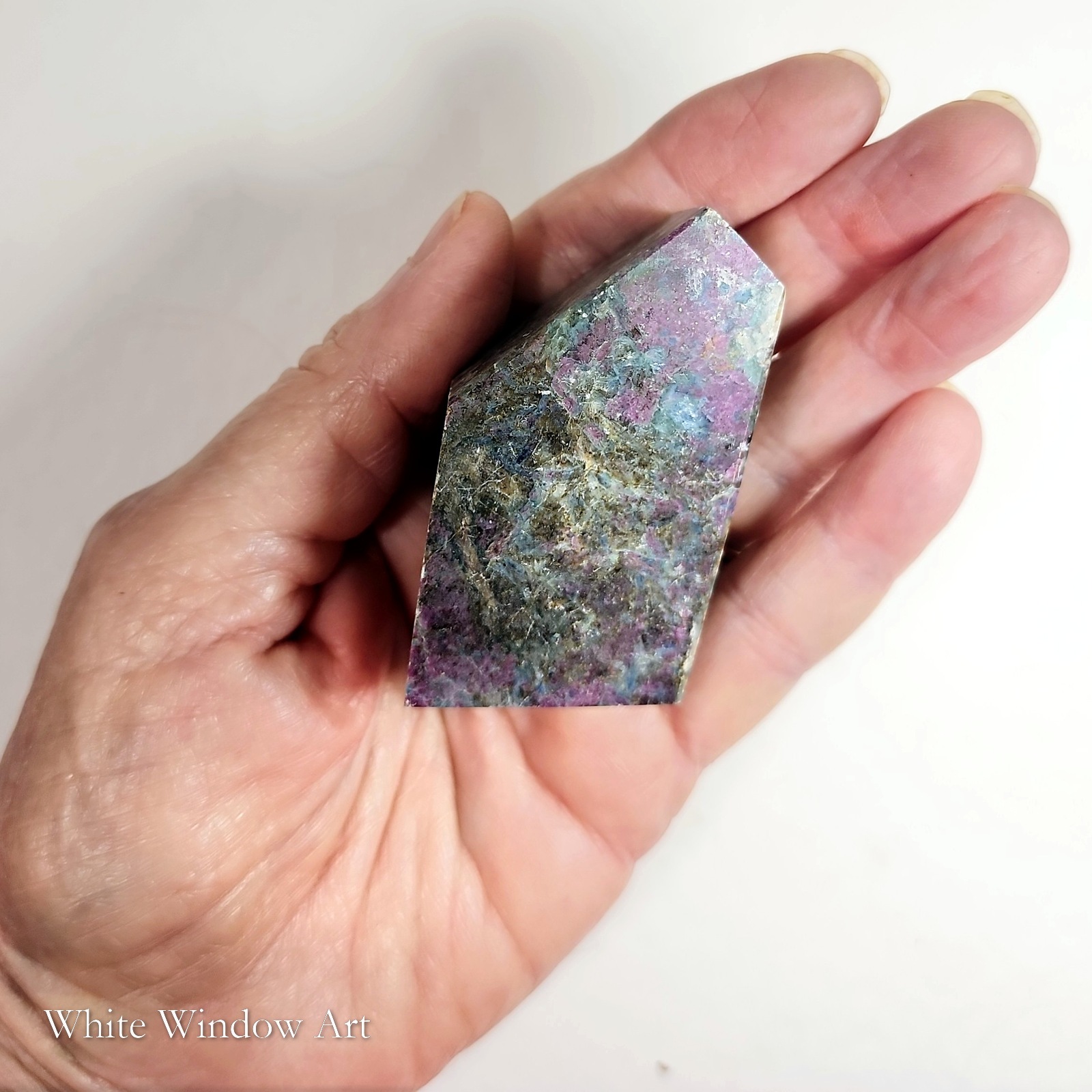 רובי בקיאנייט Ruby in Kyanite – צורה חופשית 128 גרם