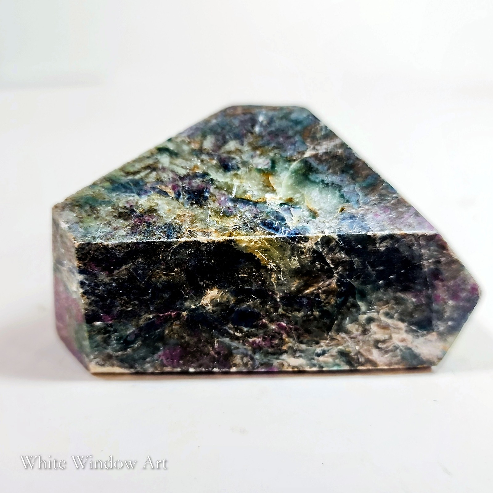 רובי בקיאנייט Ruby in Kyanite – צורה חופשית 128 גרם – תמונה 2